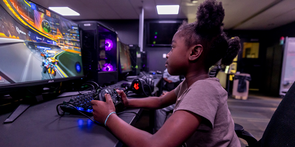 Young girl gaming in Mizzou Gaming Lounge.